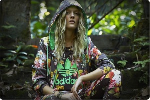 Adidas Originals yeni sezon The Farm koleksiyonuayakkabı çanta kapşonlu sweat t-shirt fiyatları