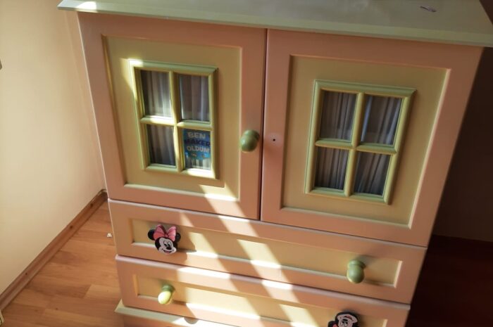 Çocuk odası için ev şeklinde komidin FİYATI: 200 TL