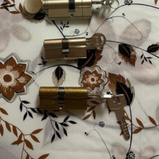 Çıkma kapı göbek kilidi kapı anahtarı ikinci el barel kale anahtar Çıkma kapı göbek kilidi kapı anahtarı ikinci el barel kale anahtar